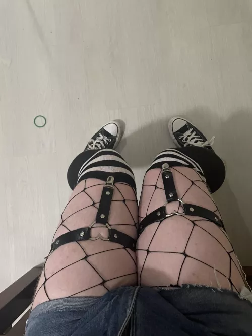 Short shorts and thick thighs for the win 