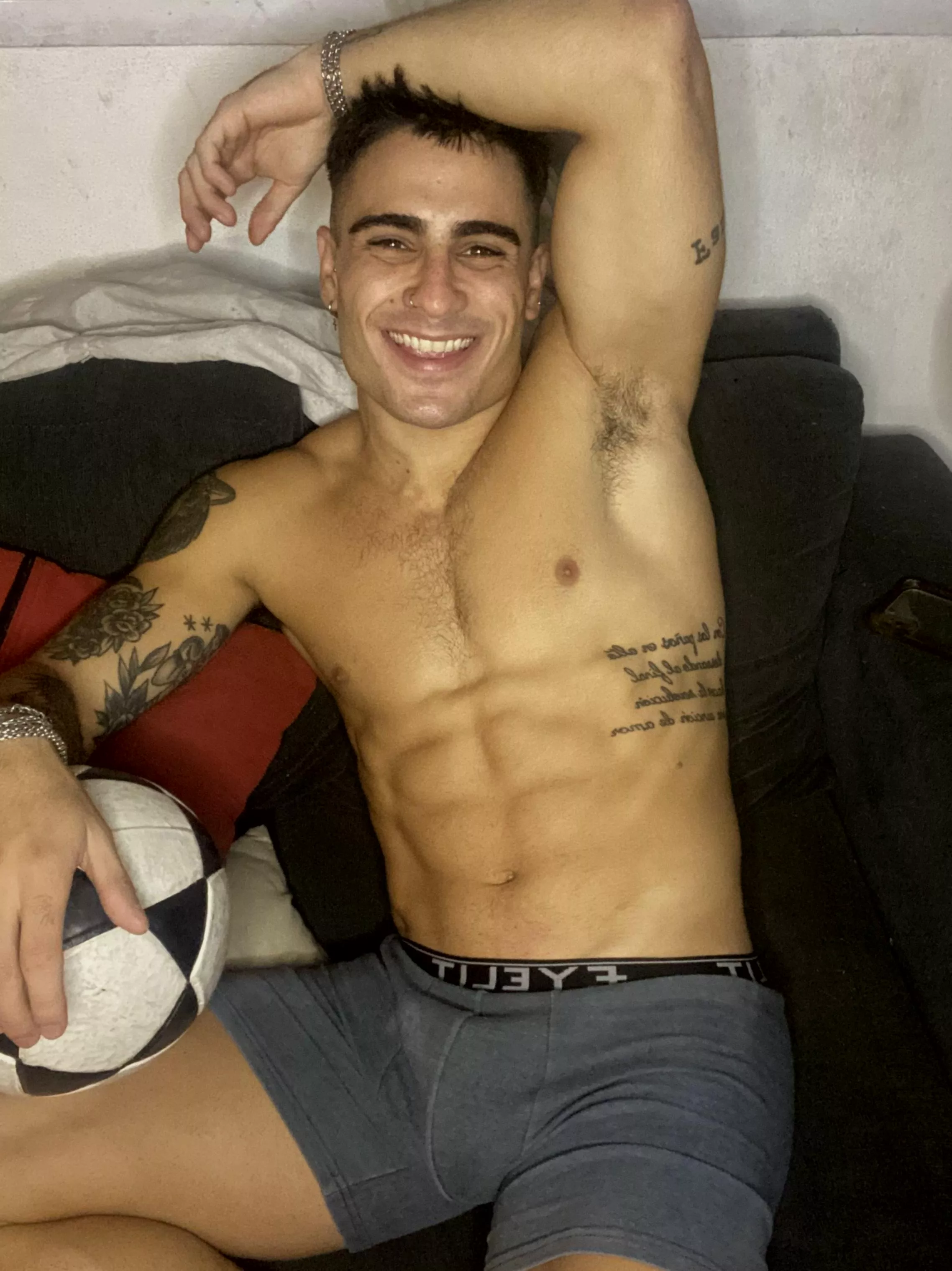 Shove your nose deep on my stinky and sweaty armpit 💦