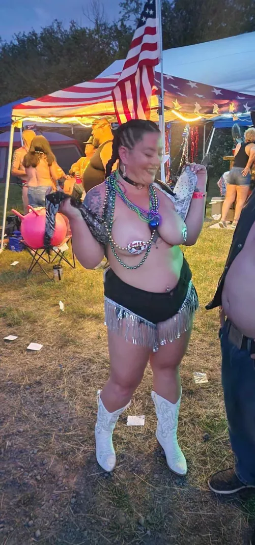 The bikers at Vous loved my plus sized tiddies 