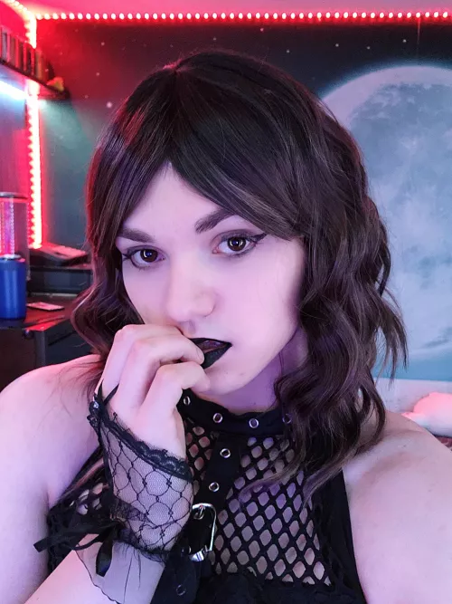 Two cuties looking at each other 🤭