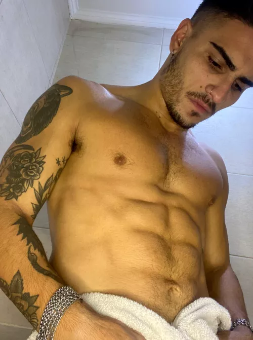 Want to see the hottest thing that's been in this shower? 
