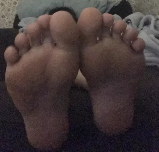 why don’t you bury ur lil subby face in my soft soles 💕💕💕