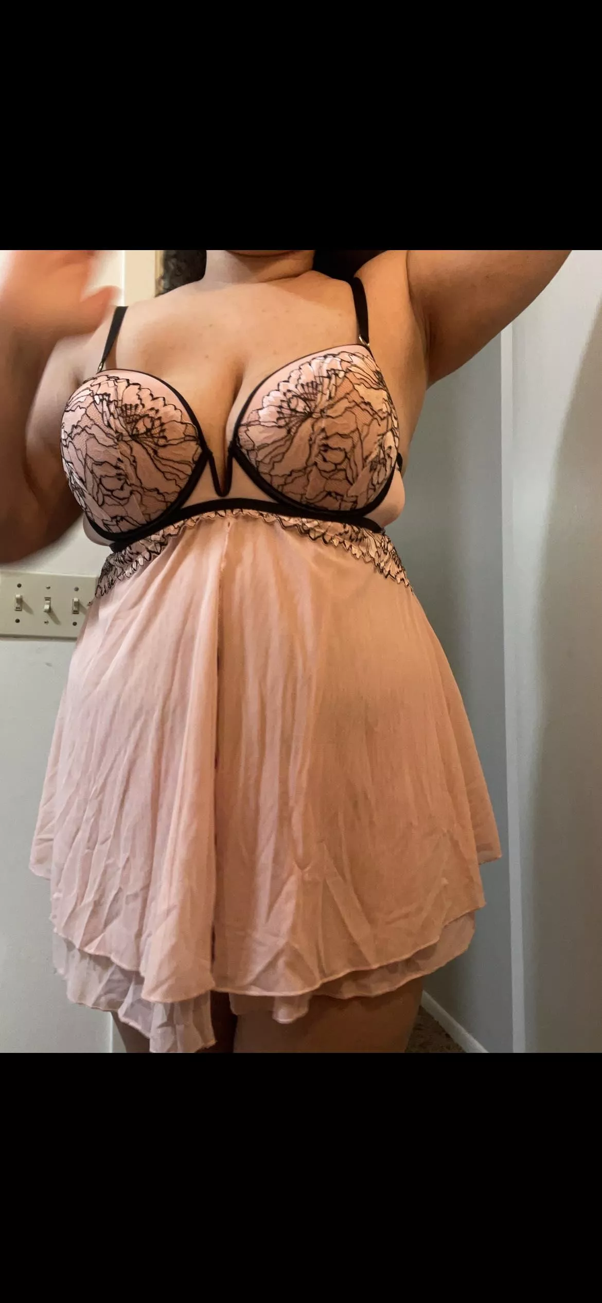 Feeling glamorous and confident in this nightie. #NightieVibes #FeelingSexy #ConfidentlyMe