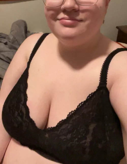 for those who like girls with glasses and fat tits lol😇💖