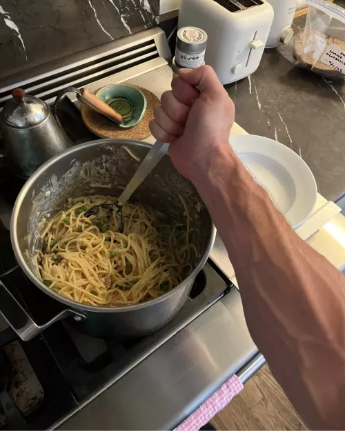 Forearm pumped from stirring this carbonara. 