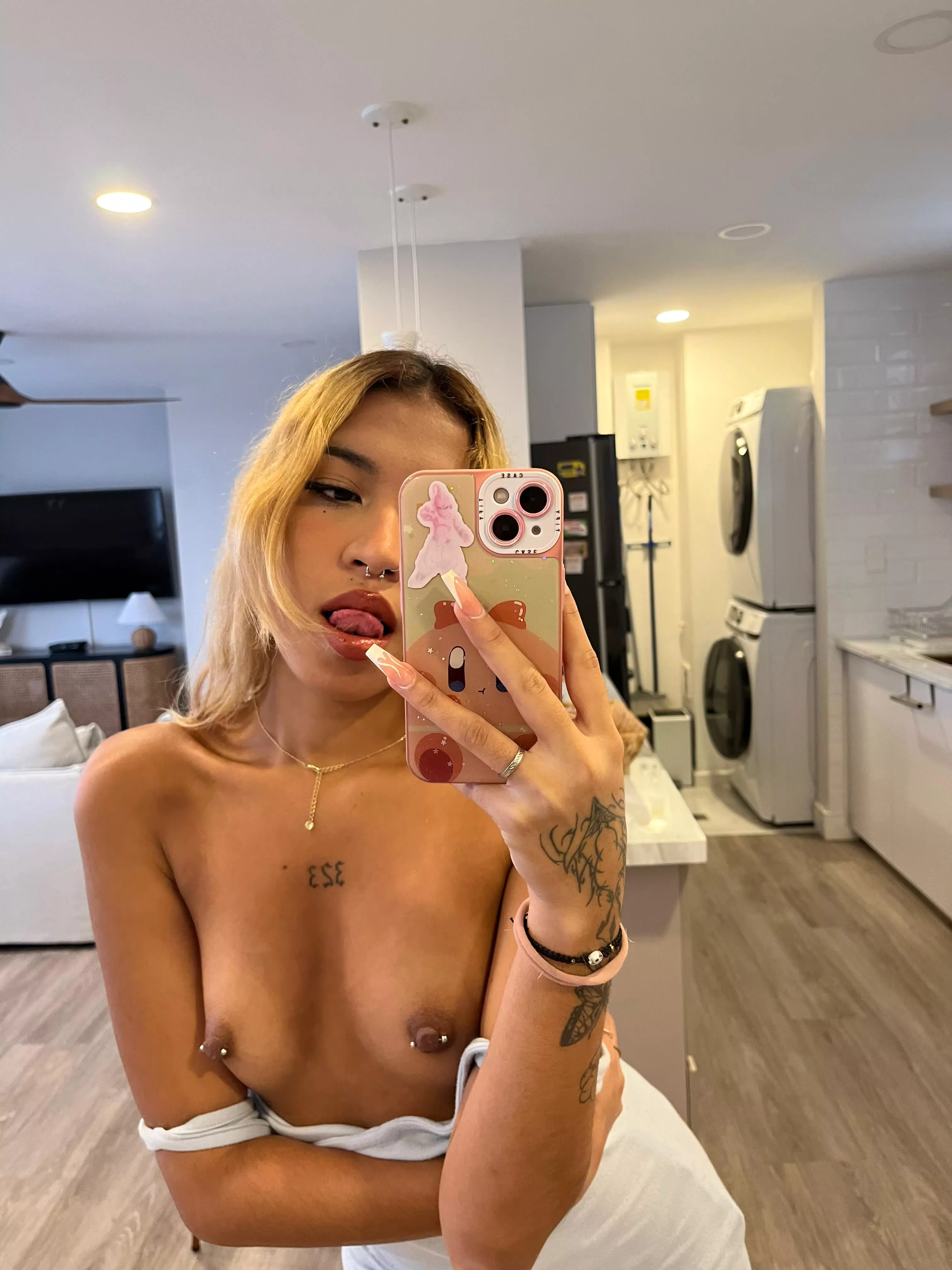 I would look good on top of you