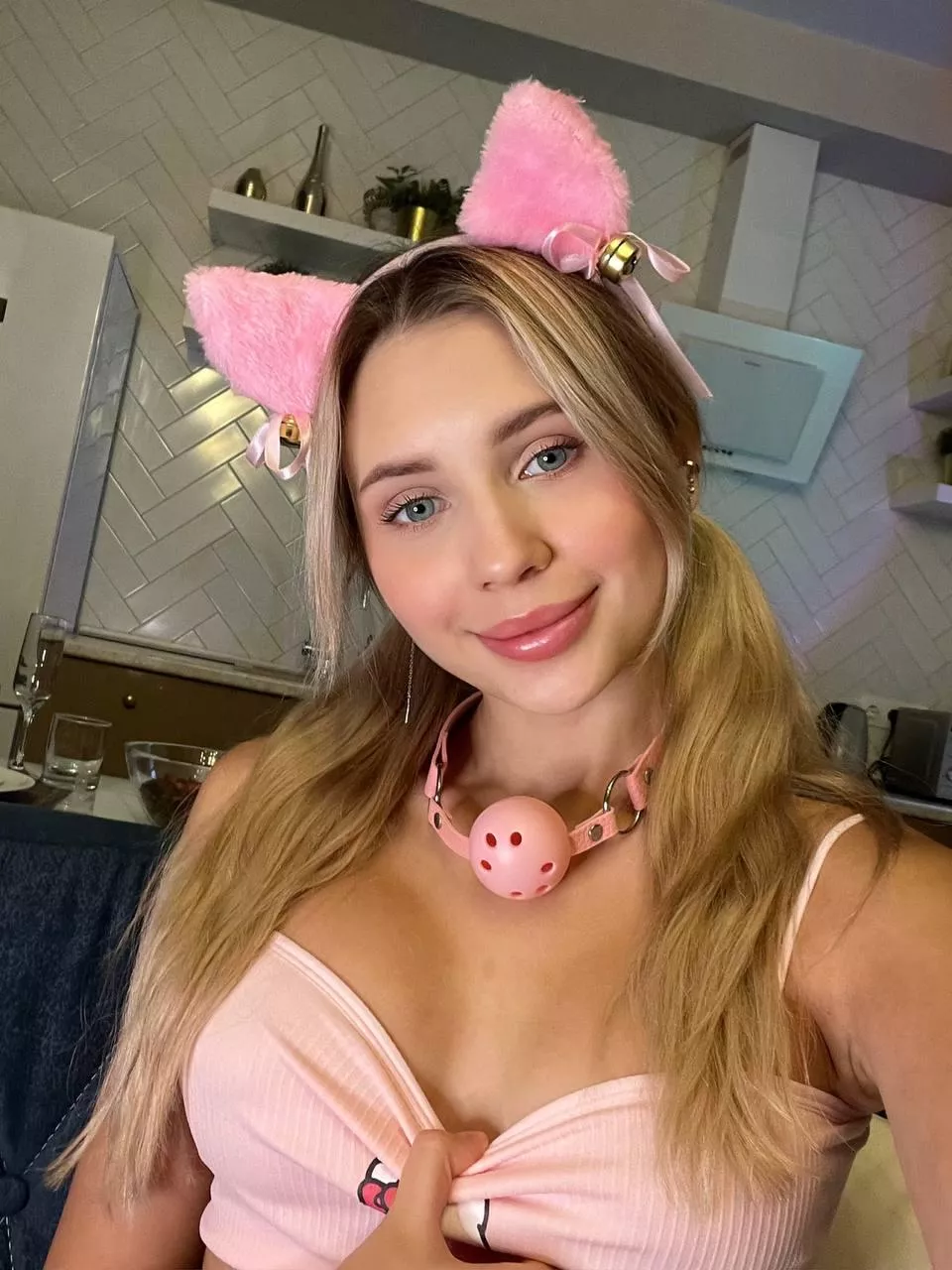 If you were my owner and you saw me waiting for you to come home like this, how would you react?