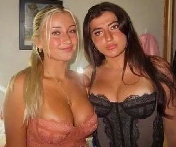 Right’s so jealous she can’t even smile