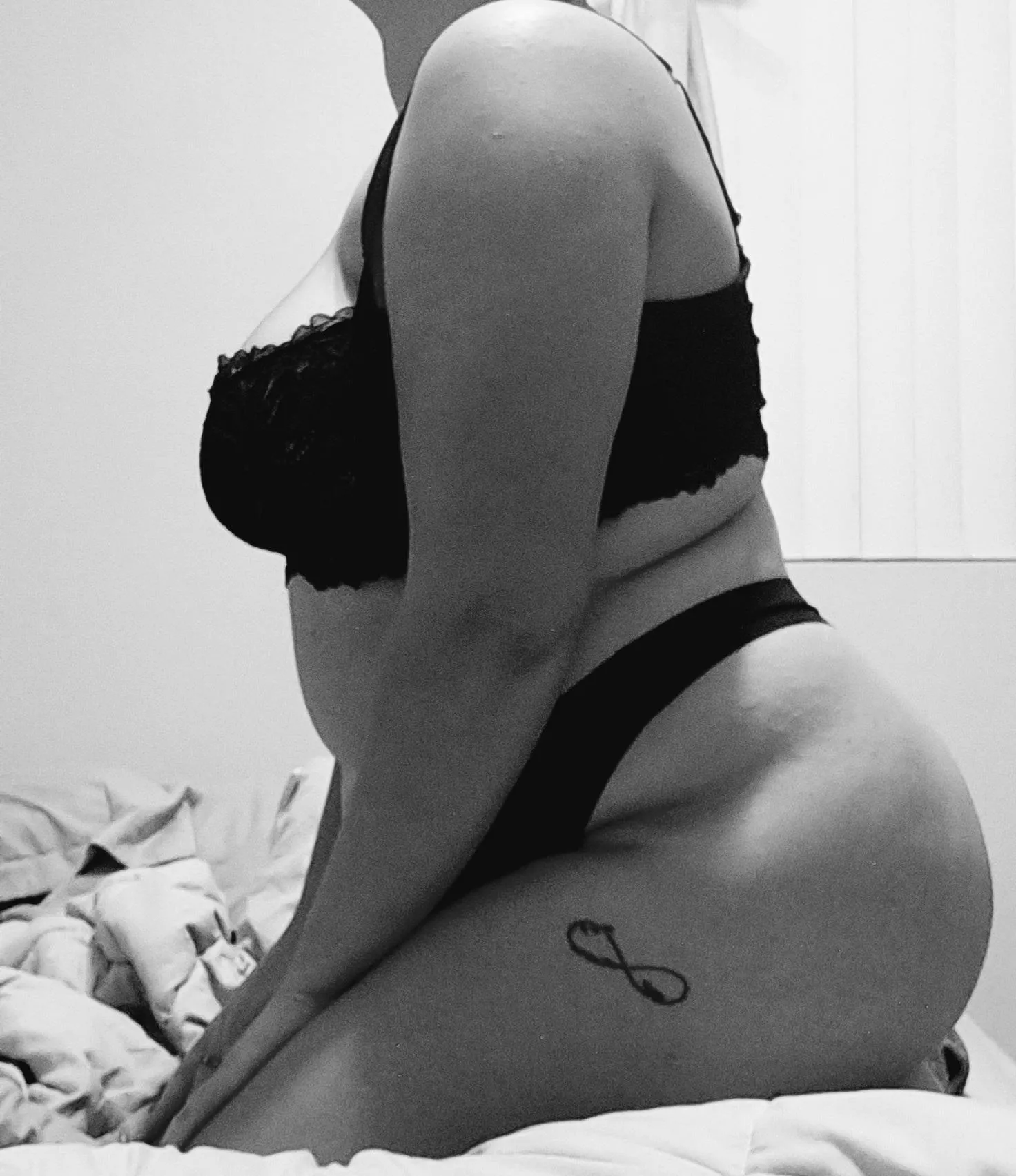 Trace my curves with your fingertips 