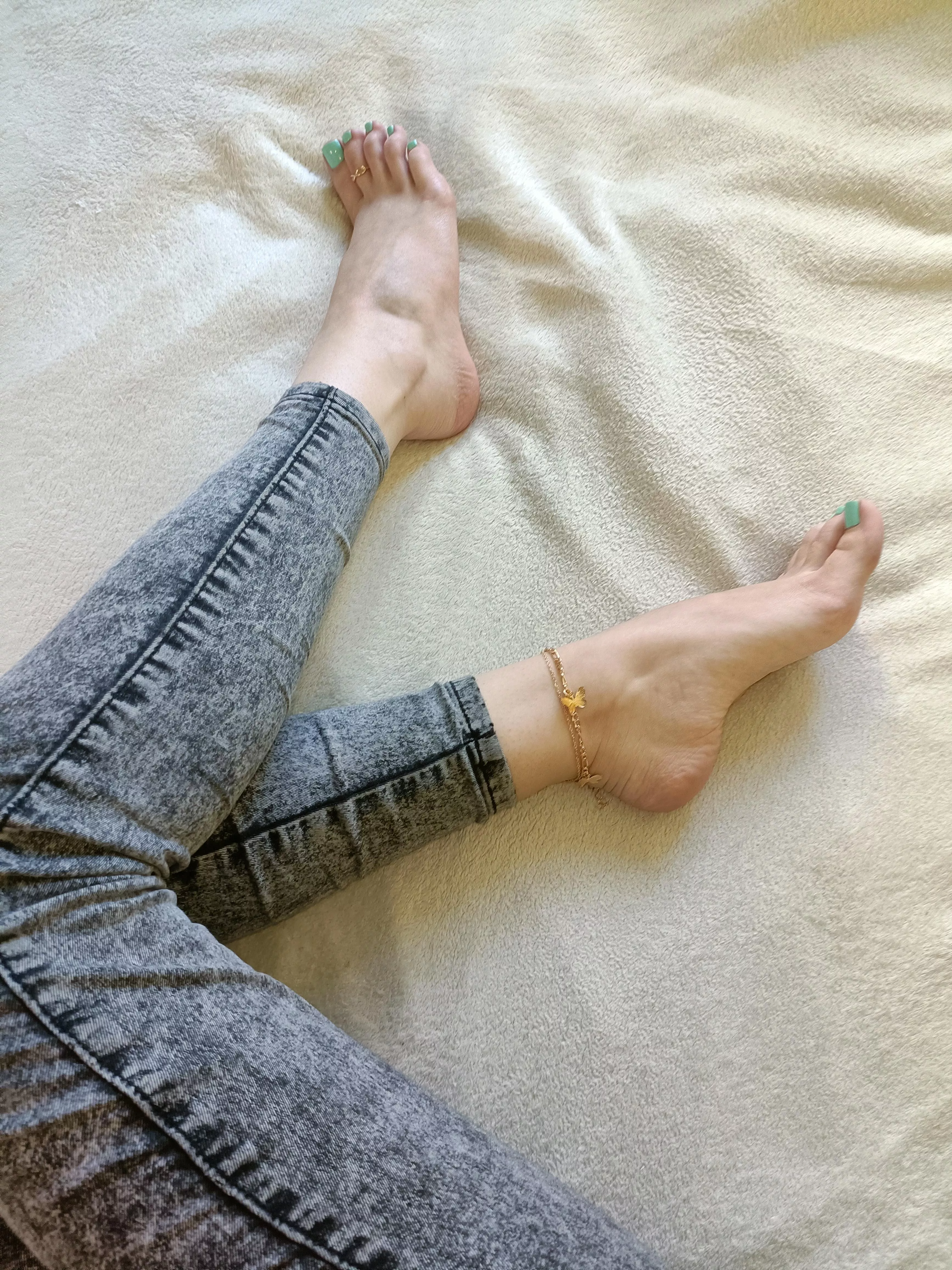 Do you like teasing ticklish feet?