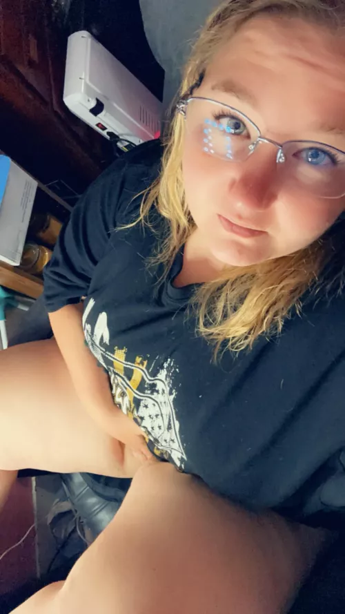 Freshly shower and in the mood to play with myself.