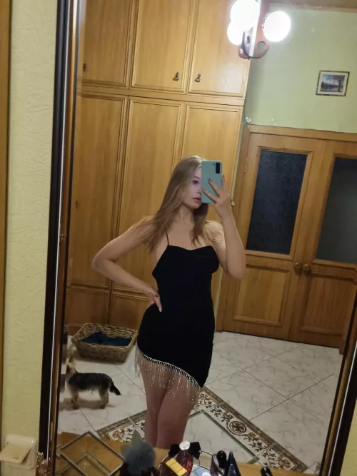 My old dress, I dunno if it looks great, what do you reckon?