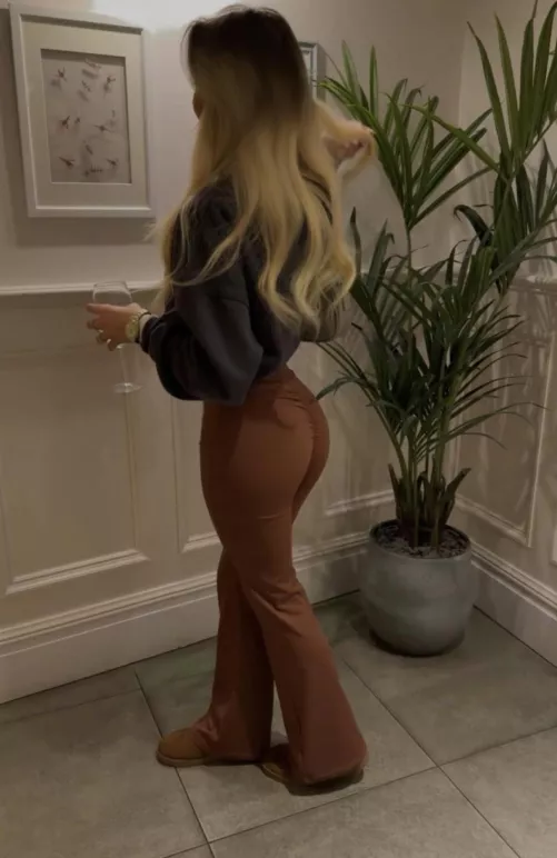 these leggings make me look curvyyyy 