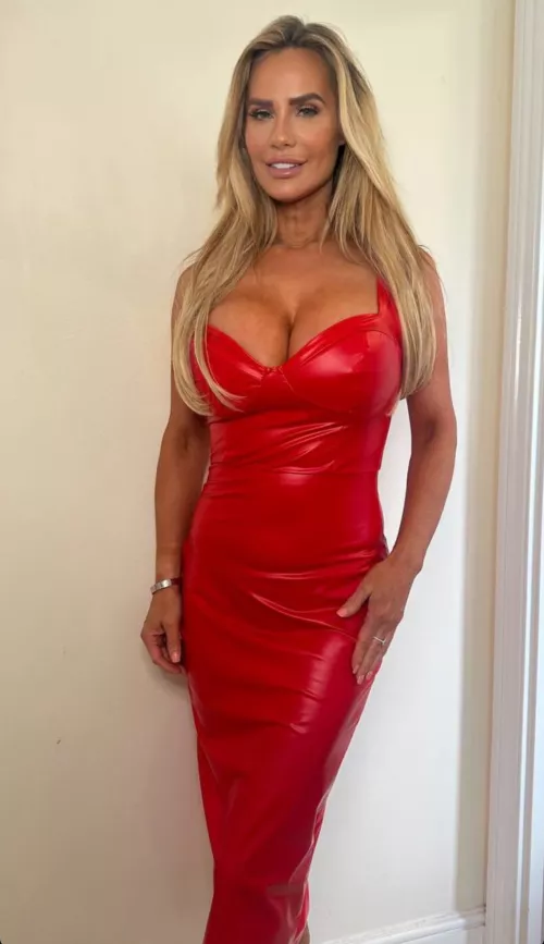 Throphy Wive in red