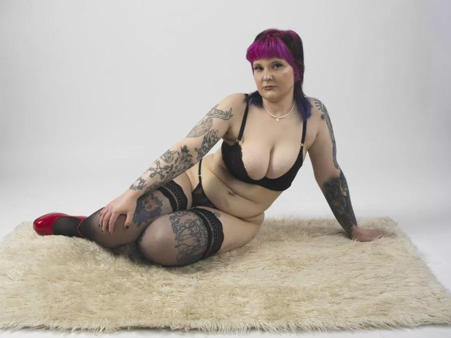 Would you let a chubby goth on top?
