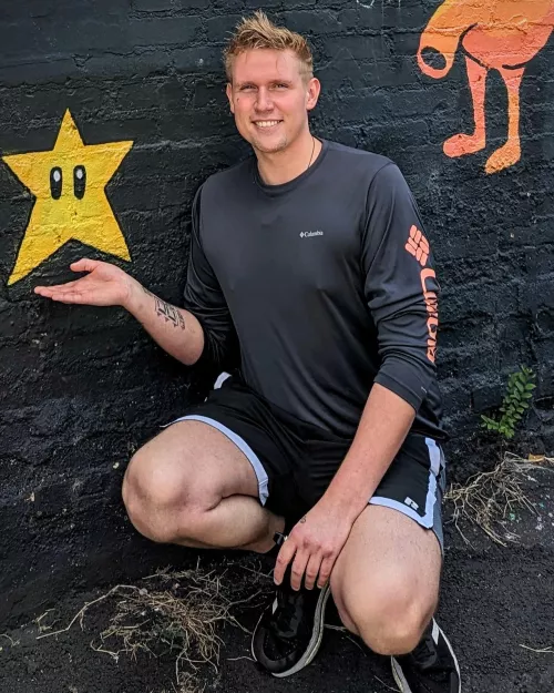 6'5, 250lbs, 26