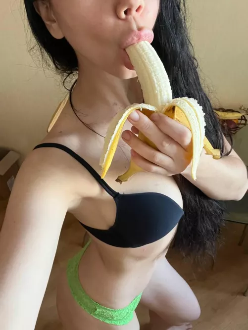 A hard thing in the mouth always leads to continuation (@liza_candy_baby) [onlyfans]