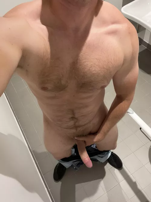 Any ladies who like what they see? 👀 [34]