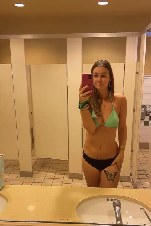 Do I look sexy in my bikini? 