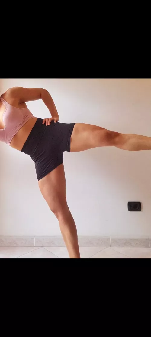 [F] Muscle mommy looking for gym partner who want me sitting in his/her face 😏🍑 warming, it can get wet💦