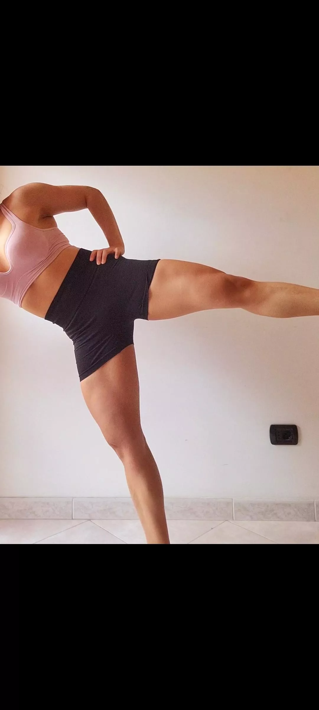 [F] Muscle mommy looking for gym partner who want me sitting in his/her face 😏🍑 warming, it can get wet💦