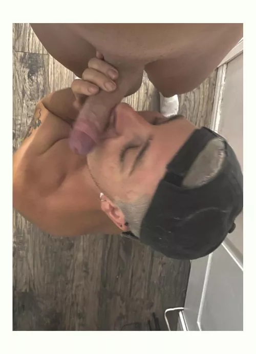 i lovr sucking cock 🥴