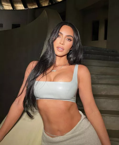 Kim Kardashian 🥵
