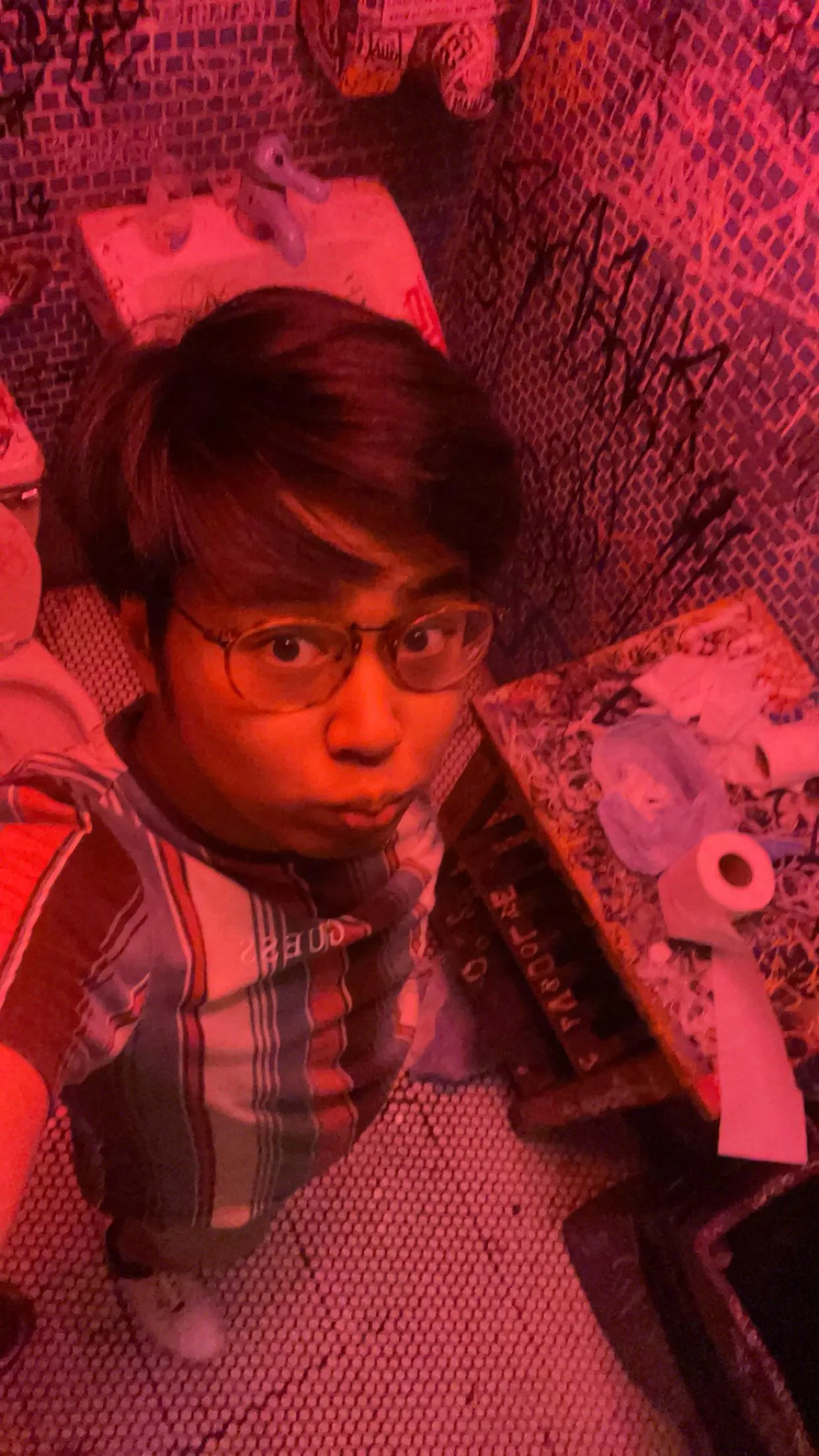 Love me some red lighting <3 (mind the restaurant bathroom :p)