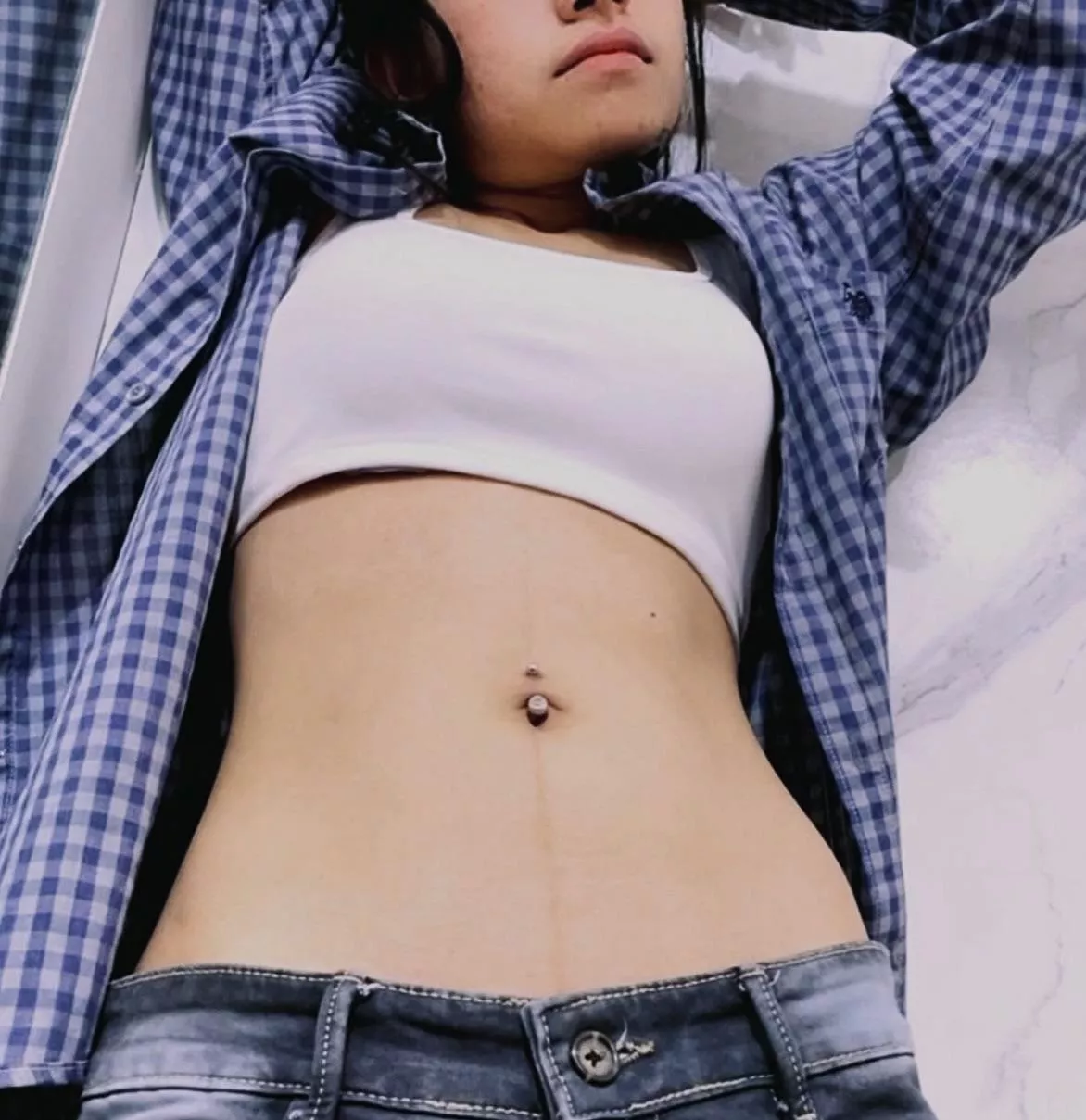 Pierced navel, low rise denim and toned midriff.. what else you need? 😉