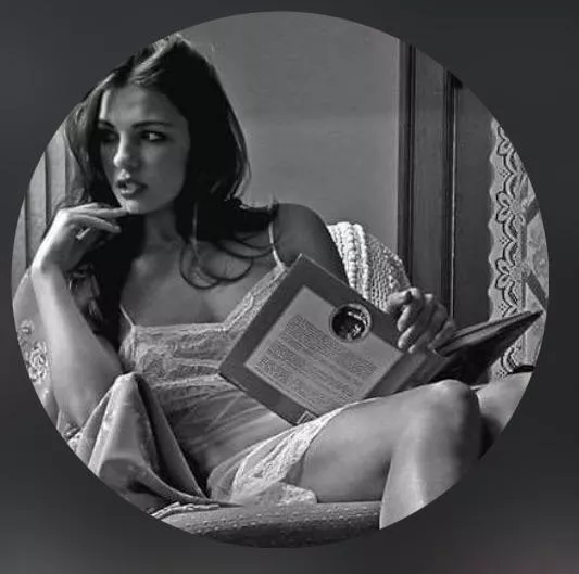 She changed her instagram profile pic again.