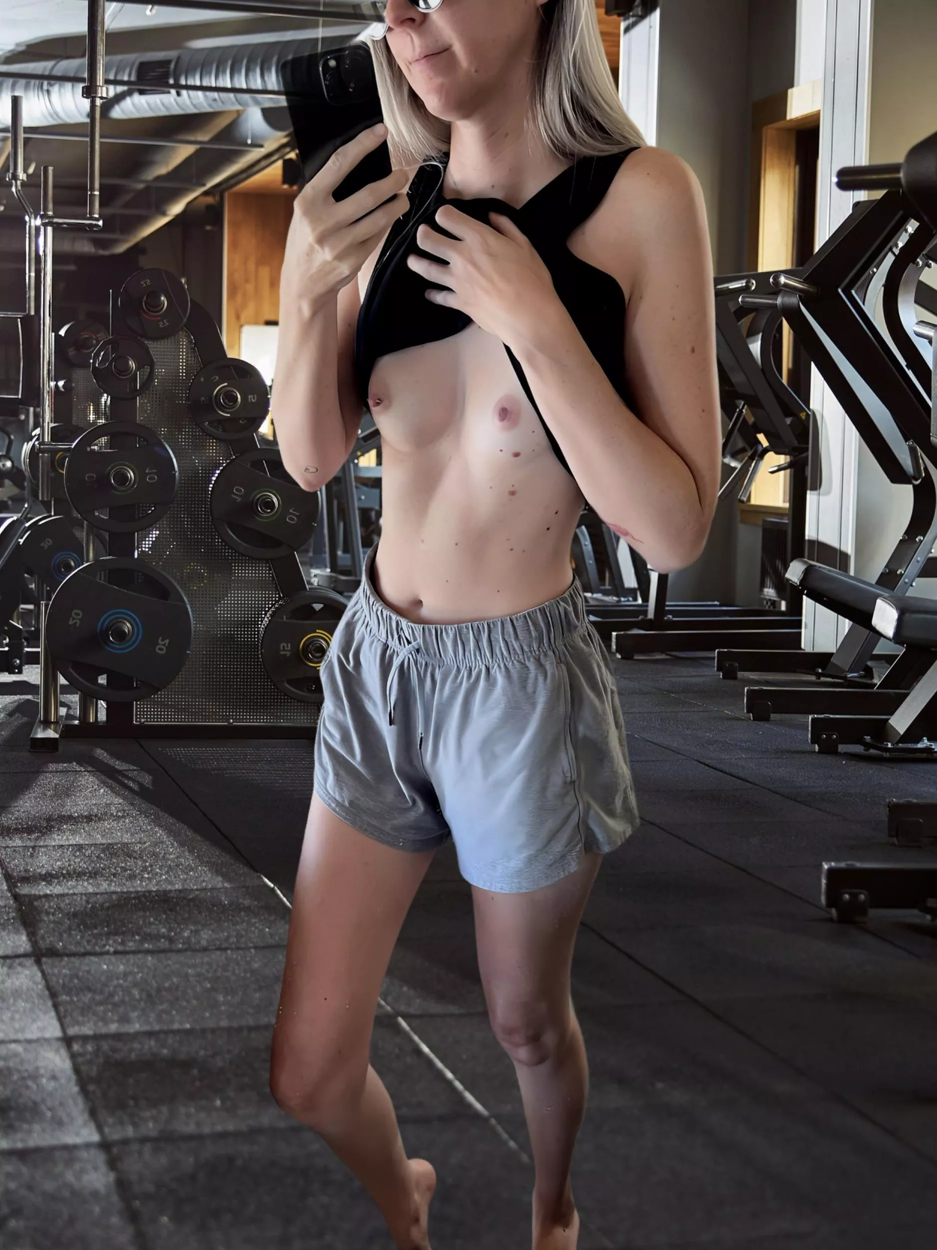 Shiny gym tits for you this morning 