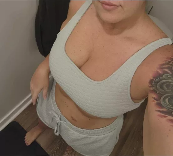 What’s your age i’m courious whos watching 😛 f45