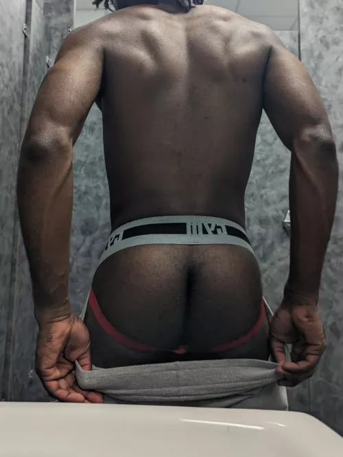 (21) We should always stretch before a workout 