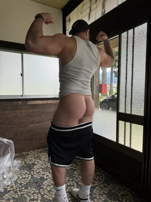 [26] Anyone like a buff man’s ass? 😈