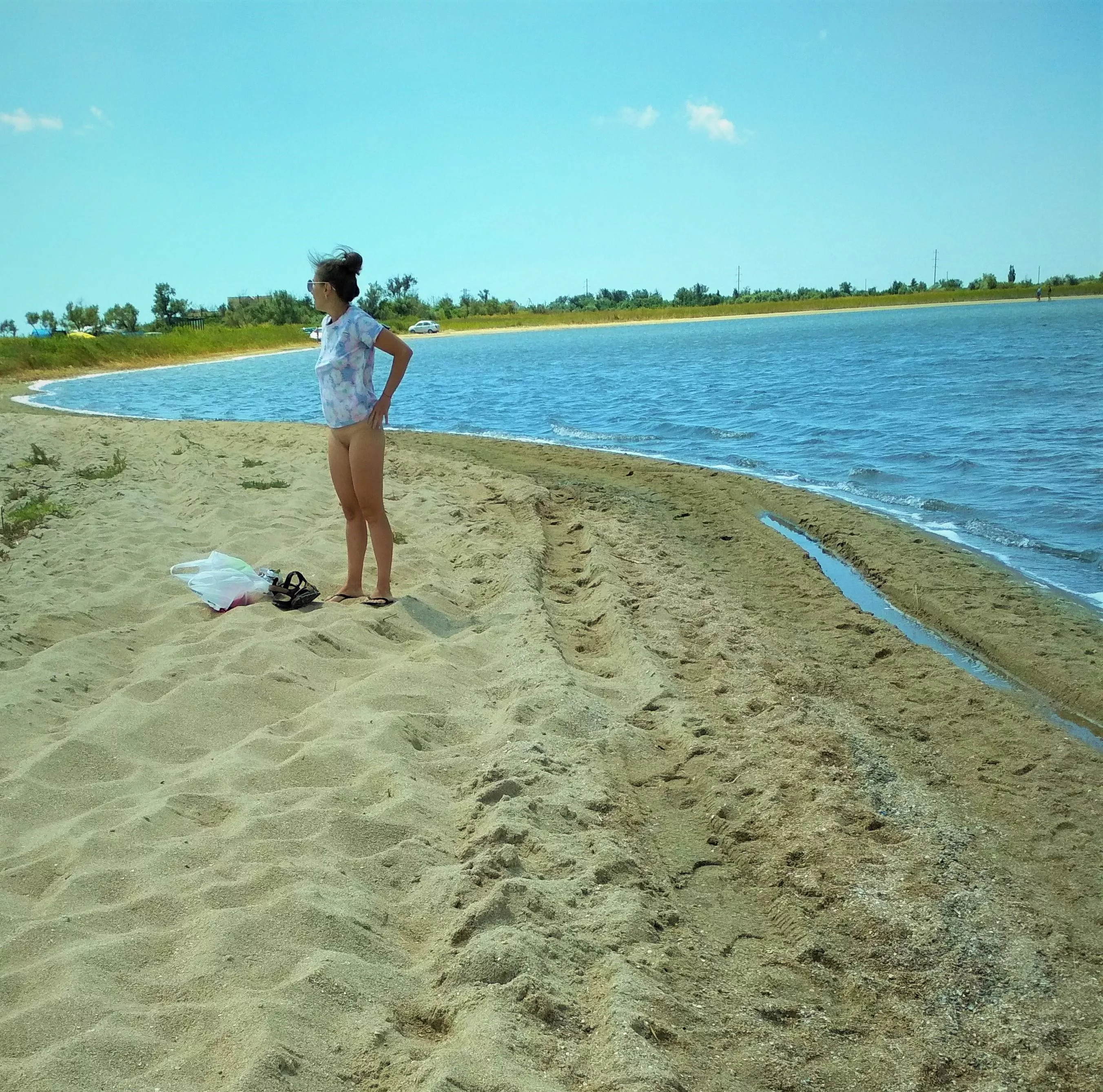 All the nudists on the beach relax in tents, damn, I want one too🙄
