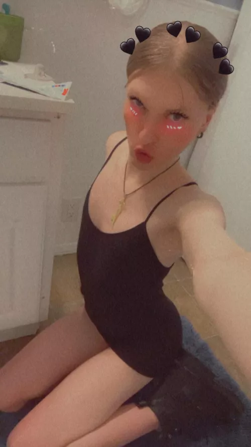 Anyone wanna talk feeling kinda cute :3