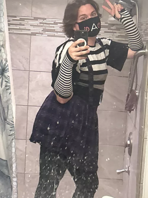 As I’ve lost weight and grown thinner this past year, clothes I have like this skirt finally fit. I feel cute