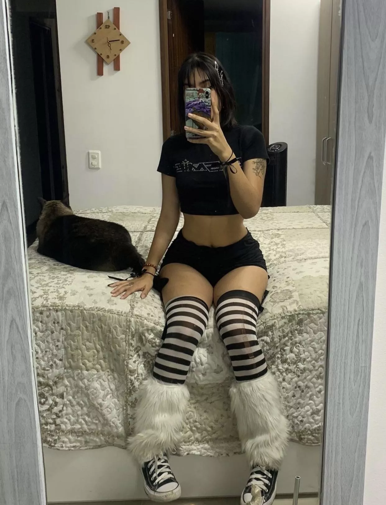 ca I sit on your face while playing Minecraft?