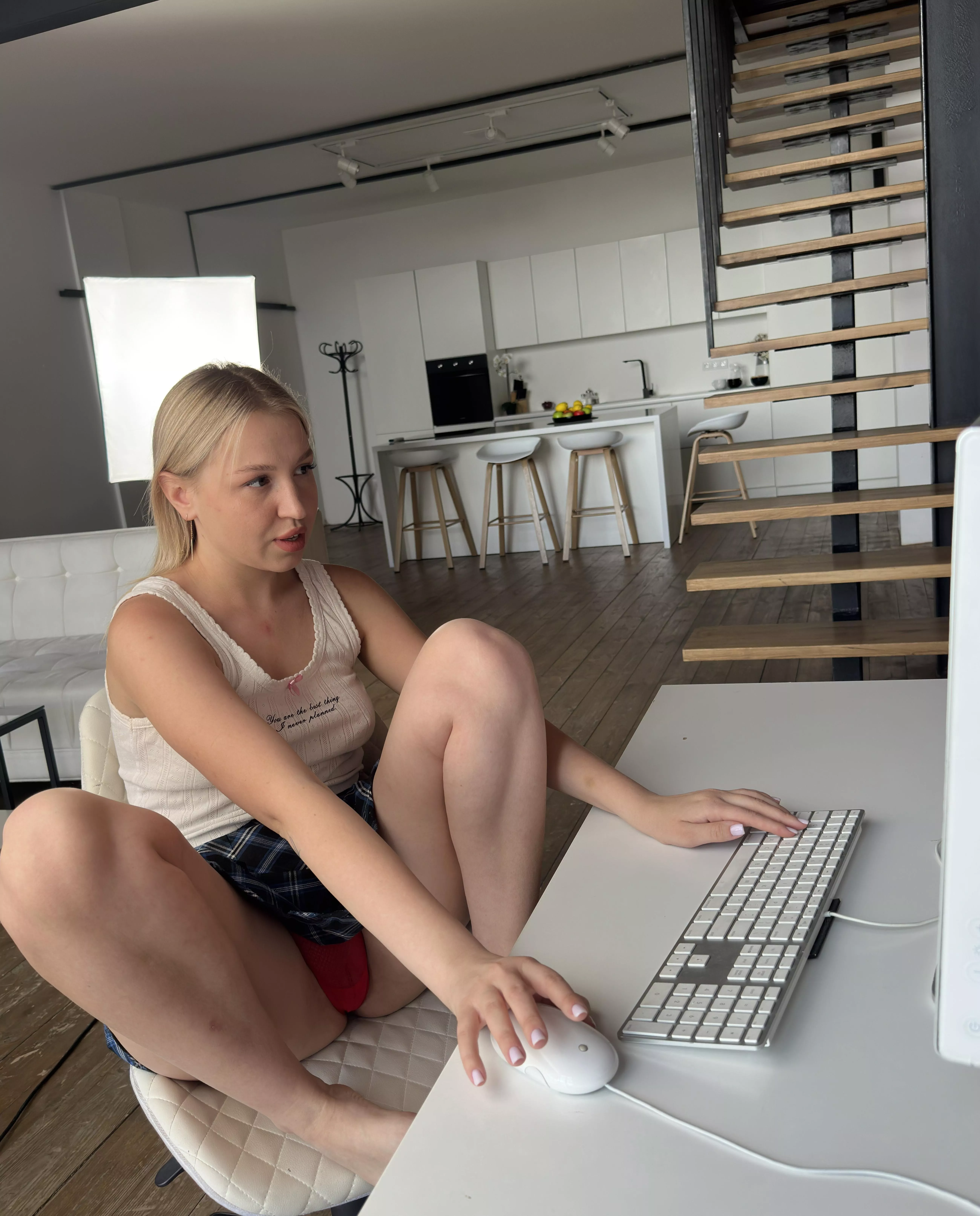 come, I'll show you my intimate photos