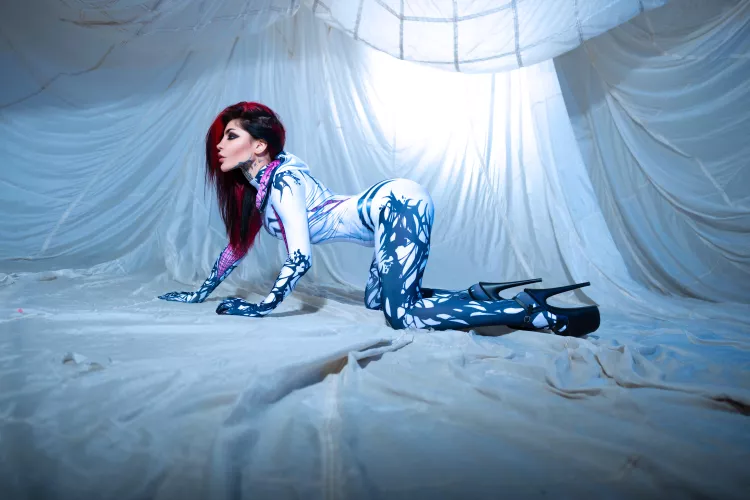 [f] I'm in love in these thin heels from the first view