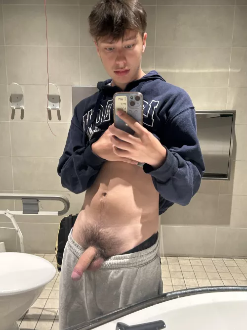 Have you ever got fucked in a public toilet?🤤