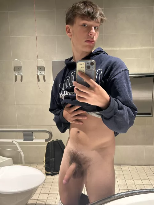 Have you ever gotten pissed on in a public toilet?🤤