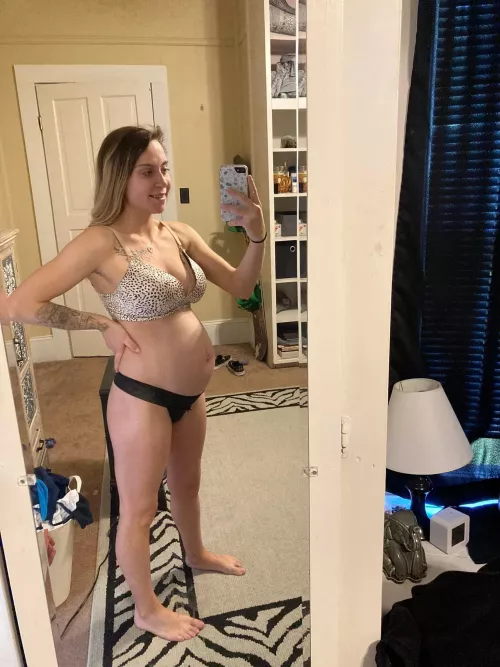 How would you worship a pregnant woman ? 🤰🏼