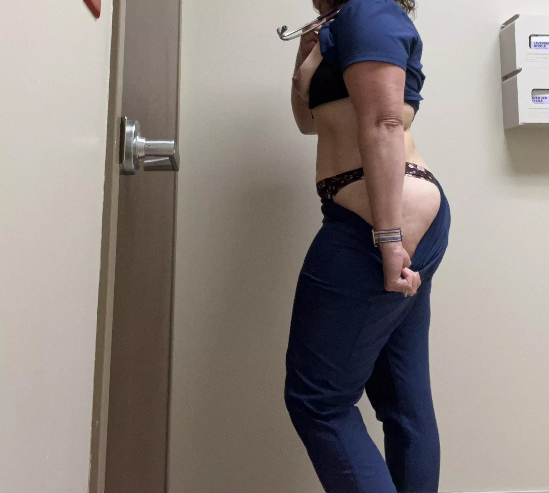 Just a quick peak under the scrubs… now let me take a look at the swelling