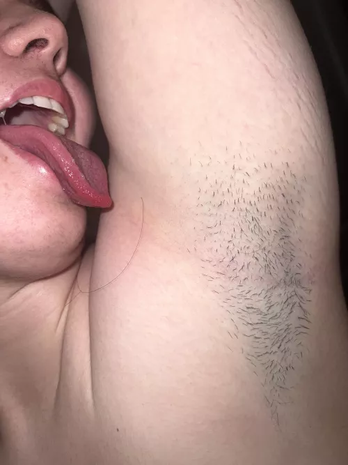 Licking my hairy little pits is the way to my heart🙈🙈