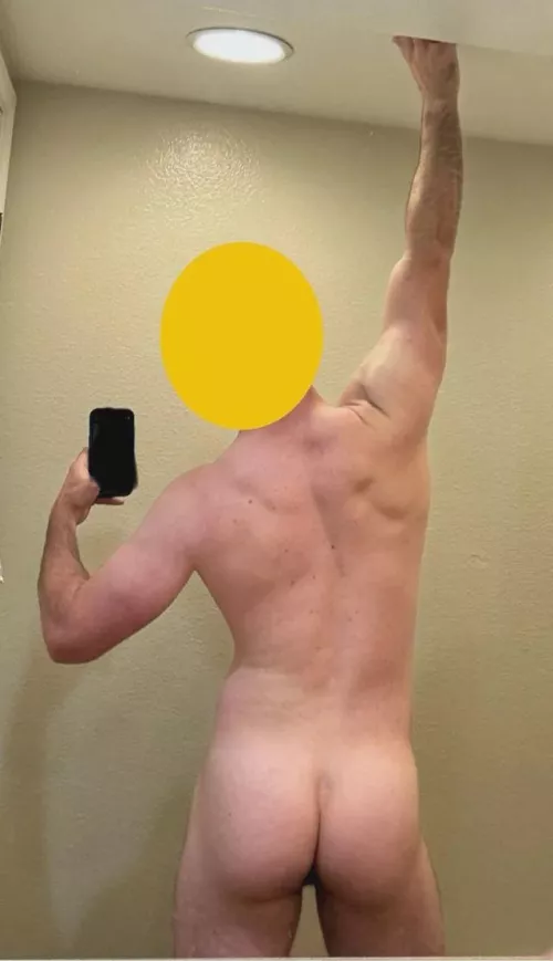 Life is more fun with some muscled butt cheeks 😊