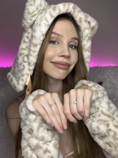 Meow-meow, please take me home from the pet shop