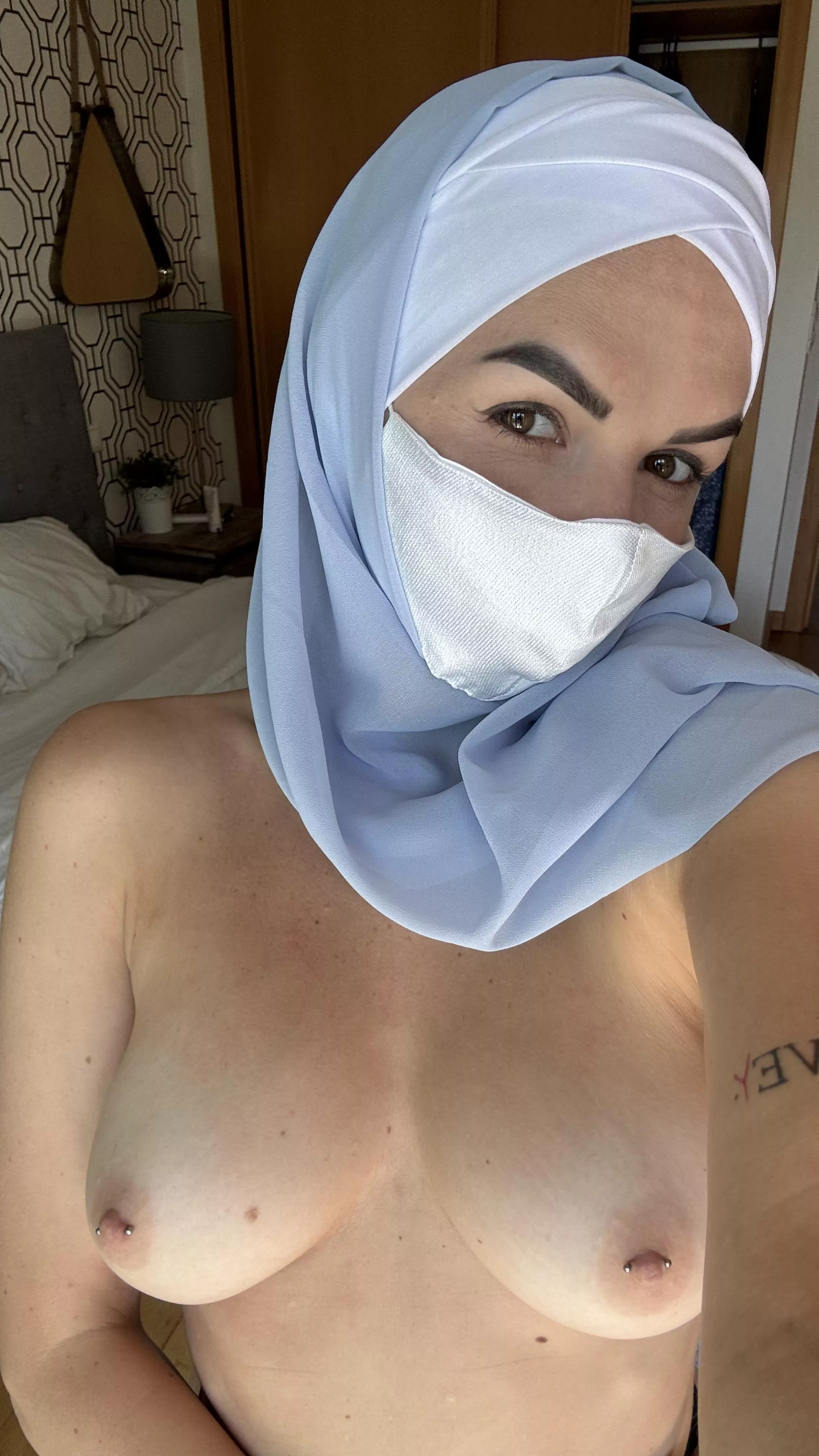 My boobs look delicious in these selfies