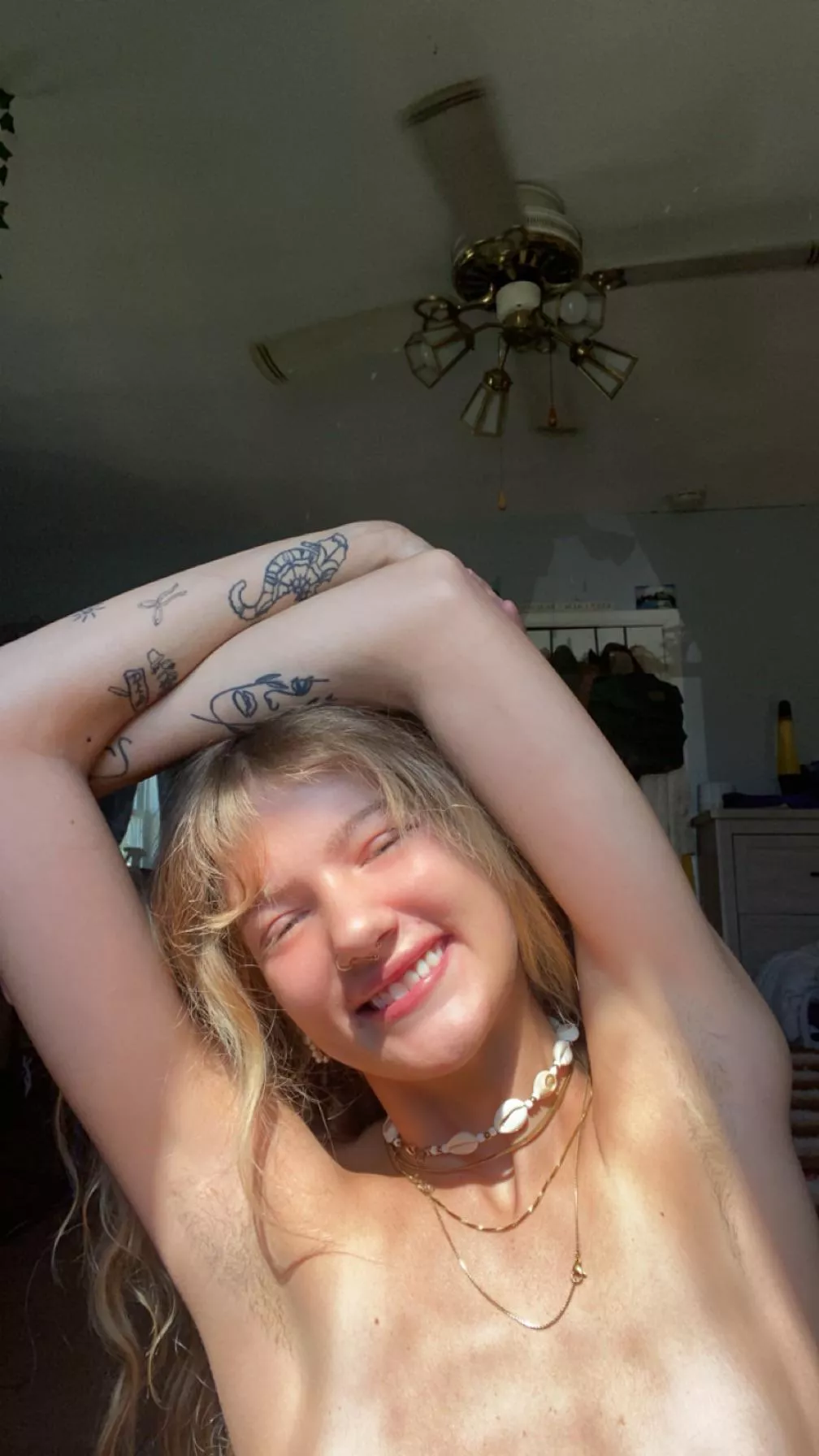 smiling with my pretty pits 