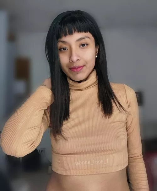 The crop top color of your fantasies